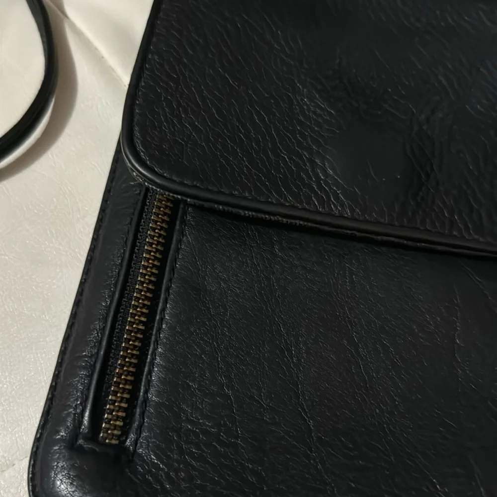 Leather Nine West-Crossbody-Black-6x8 Envelope Style-Flap Closure